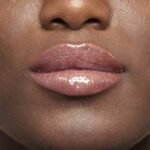 ⁦Maybelline New York Lifter Gloss, Hydrating Lip Gloss with Hyaluronic Acid, 5.4 ml, Shade 003 Moon : Amazon.ae: Beauty⁩ - الصورة ⁦6⁩